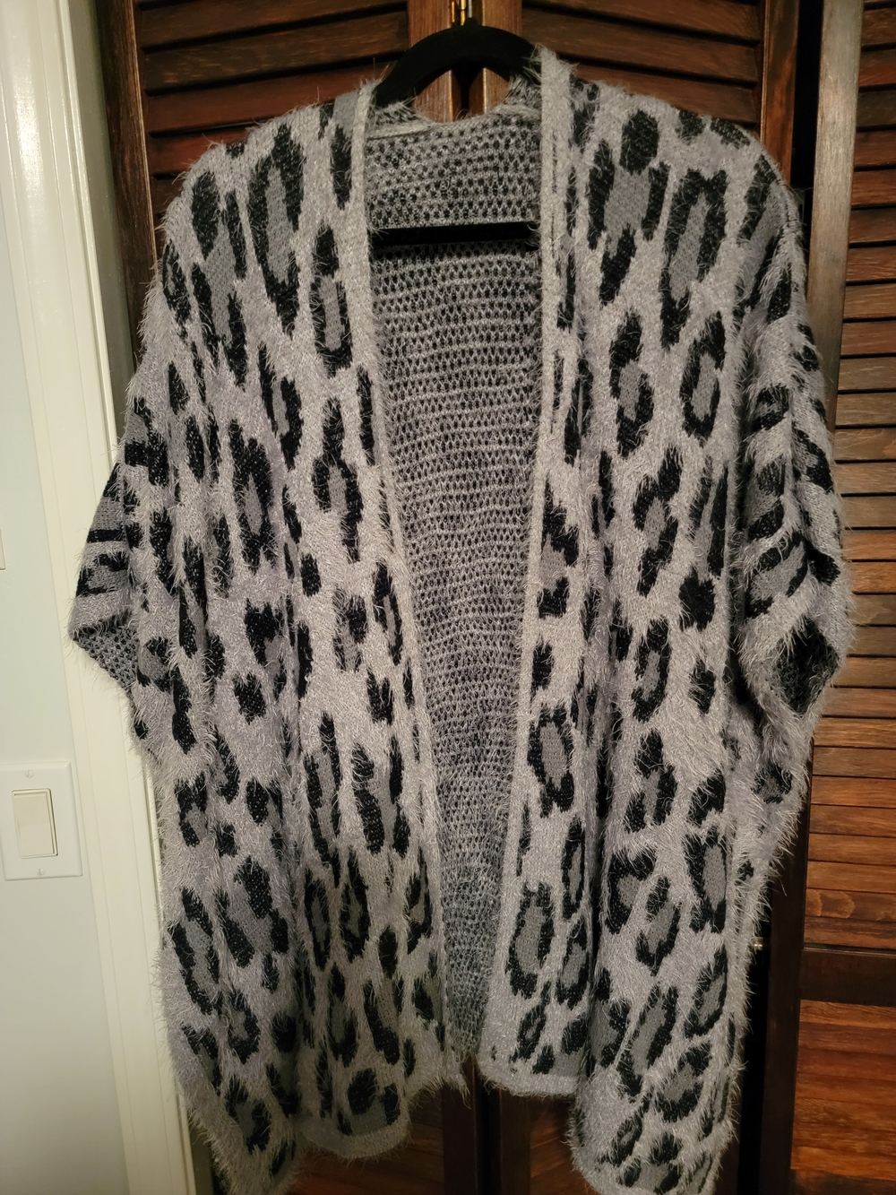 Very Soft Fuzzy Leopard Print Open-Front Cardigan Sweater - Gray/Black
